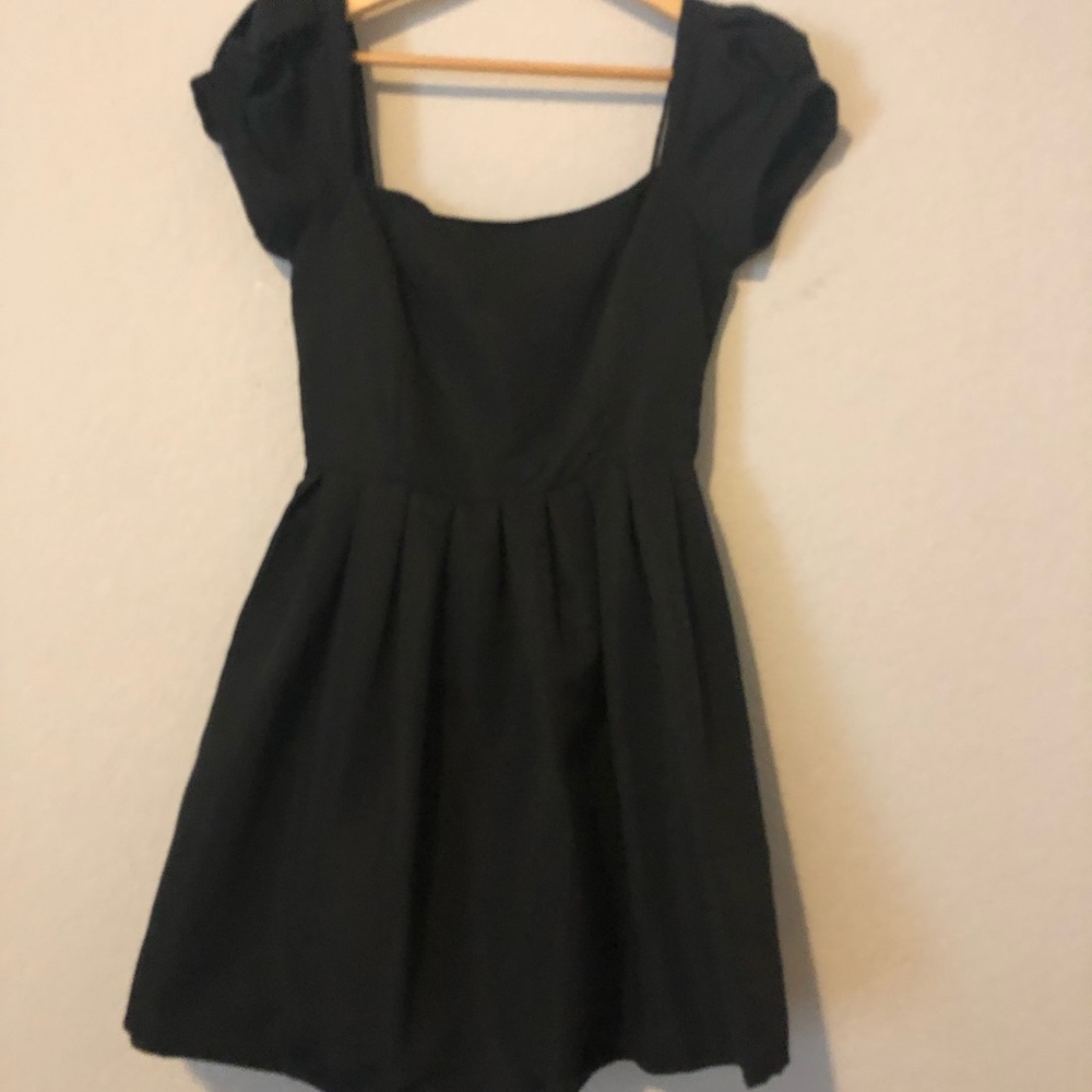 Mini dress with off shoulder sleeve